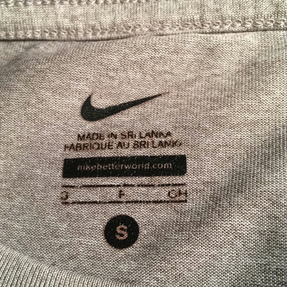 Nike DRI FIT boys size S Grey s/s shirt (548) - Picture 3 of 3